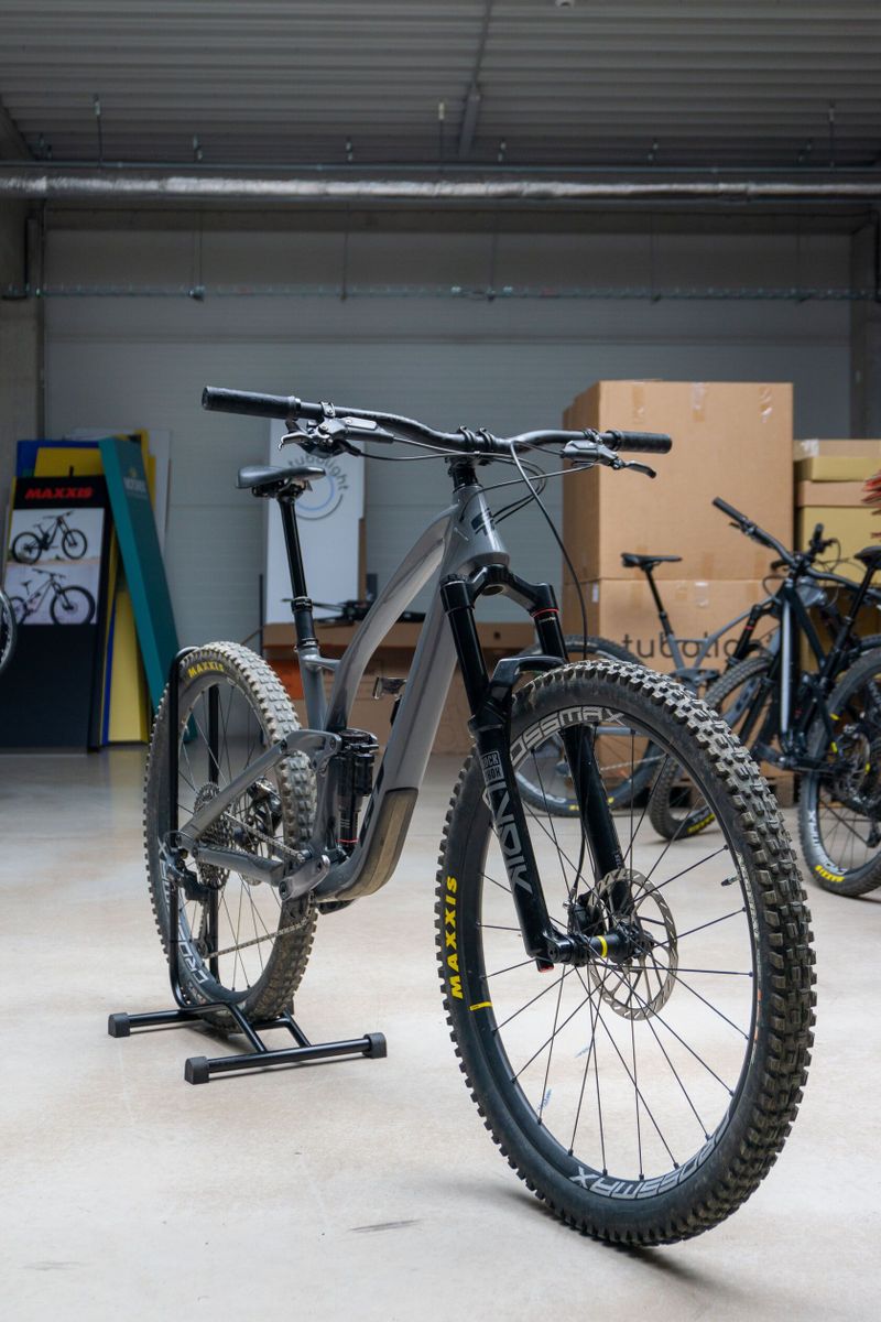 GT Sensor Carbon Custom