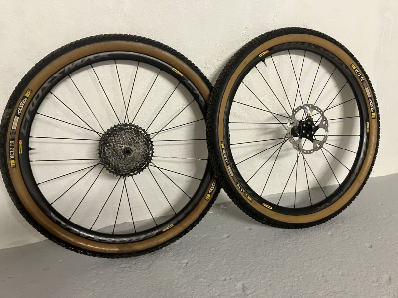 Mavic crossmax sl carbon 29” vaha 1450g pro PC 30000
