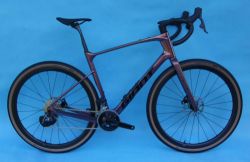GIANT Revolt Advanced Pro 1 AXS 2025 – skvělý karbonový gravel – NOVÝ