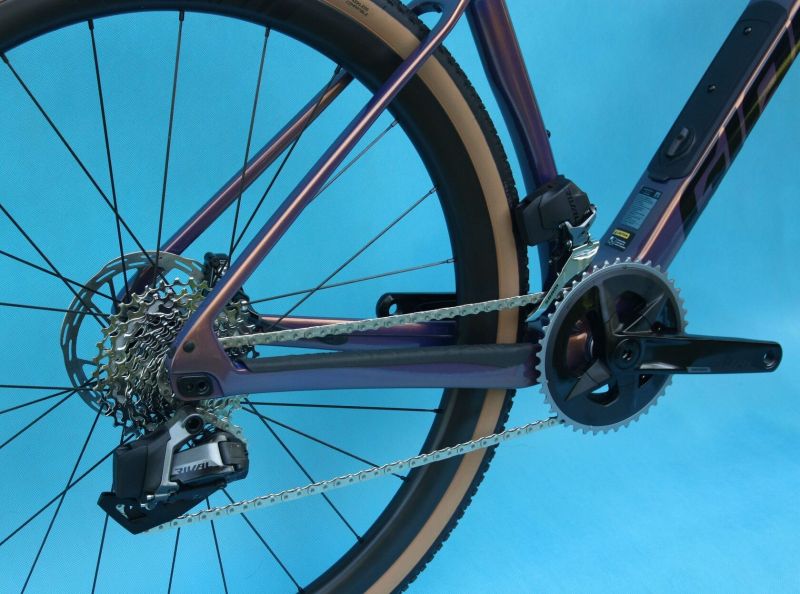 GIANT Revolt Advanced Pro 1 AXS 2025 – skvělý karbonový gravel – NOVÝ