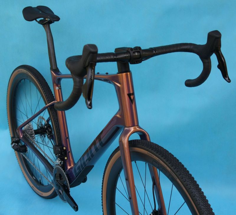 GIANT Revolt Advanced Pro 1 AXS 2025 – skvělý karbonový gravel – NOVÝ