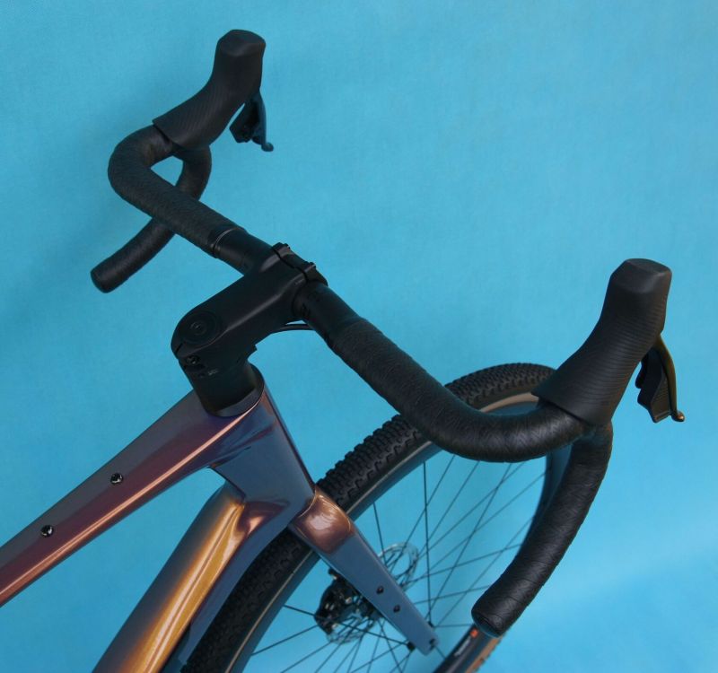 GIANT Revolt Advanced Pro 1 AXS 2025 – skvělý karbonový gravel – NOVÝ