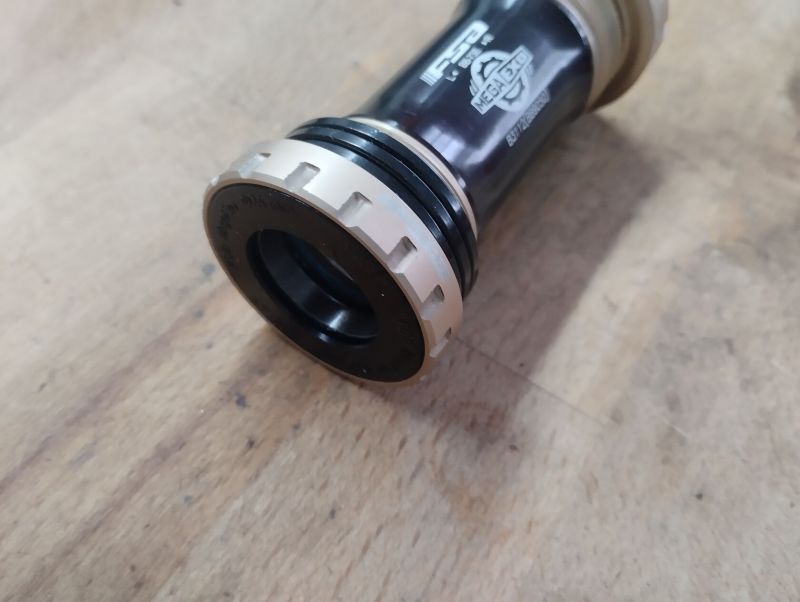 Nové středové složení FSA MegaExo BB-9050 24mm