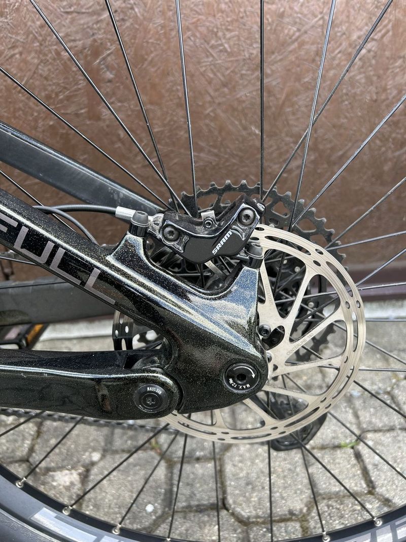 Prodám celoodpružené kolo Crussis e-Full 12.9 servisované v záruce najeto 754 km