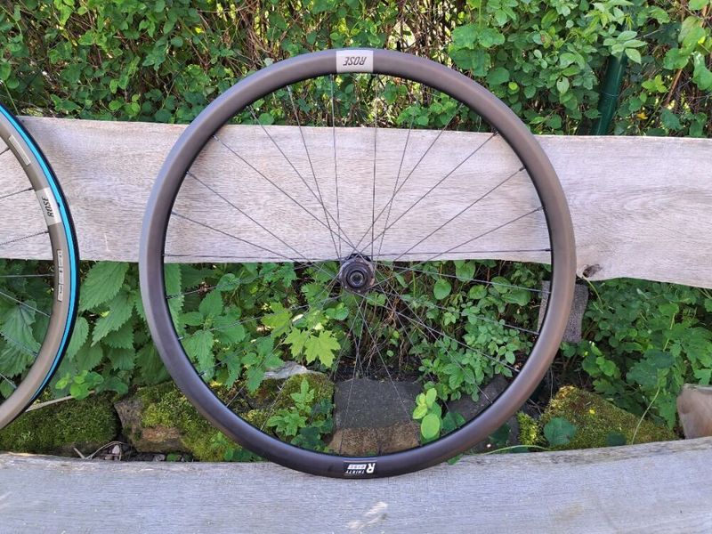 Silniční kola ROSE R Thirty Disc - 30 mm / CL / 1730 gr