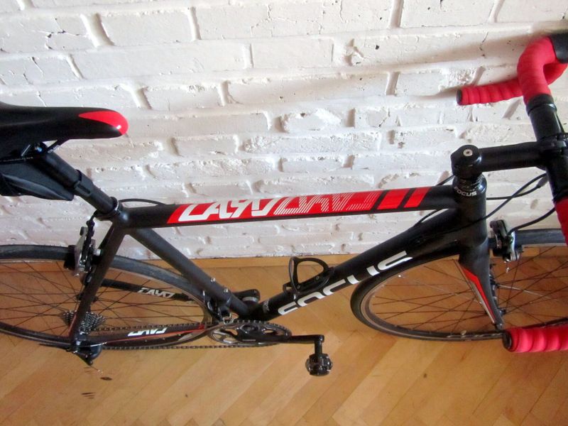 FOCUS CAYO NA Shimano 105, 57 cm. STAV NOVÉHO KOLA