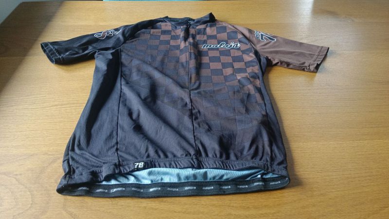 bibky cyklo kraťasy ASSOS Equipe RS a dres MALOJA vel.M