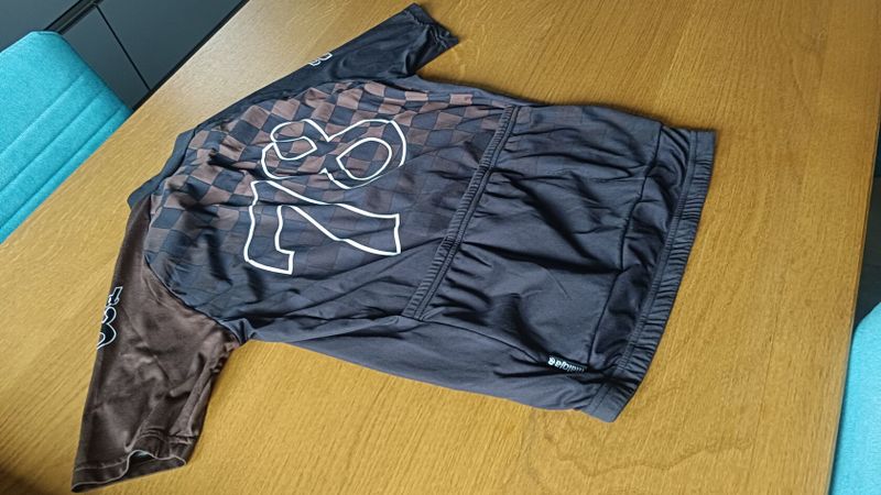 bibky cyklo kraťasy ASSOS Equipe RS a dres MALOJA vel.M