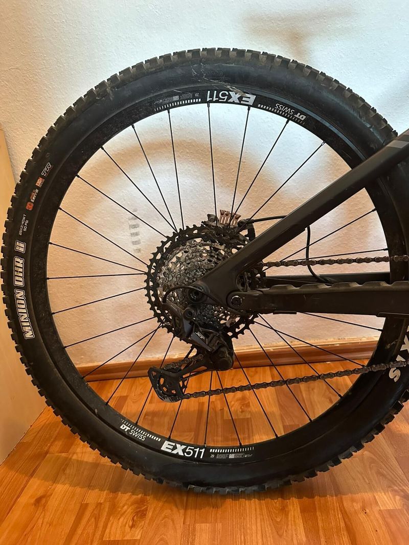 Carbonowe Horské kolo Canyon Strive CFR