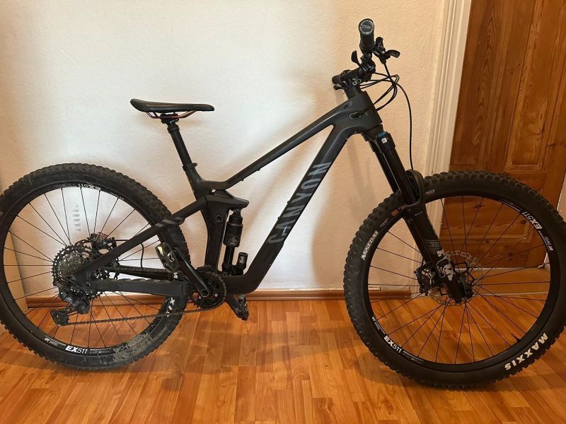 Carbonowe Horské kolo Canyon Strive CFR
