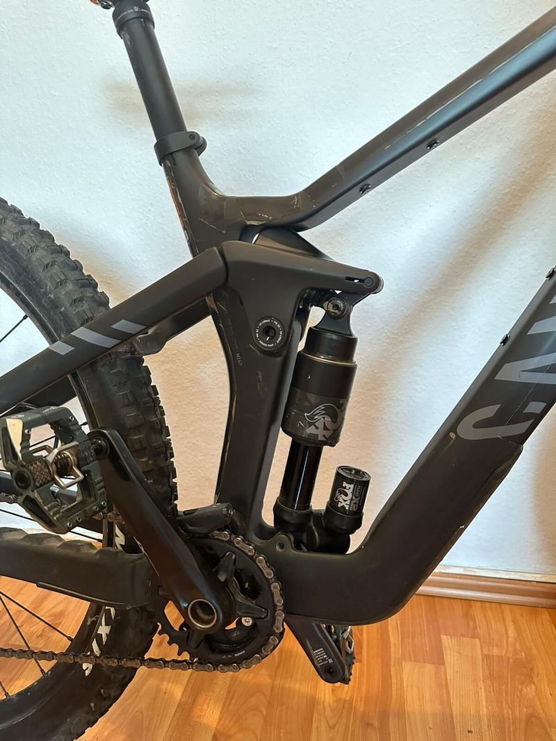 Carbonowe Horské kolo Canyon Strive CFR
