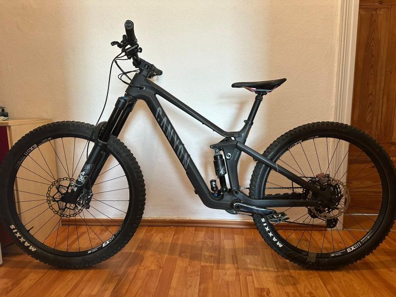 Carbonowe Horské kolo Canyon Strive CFR