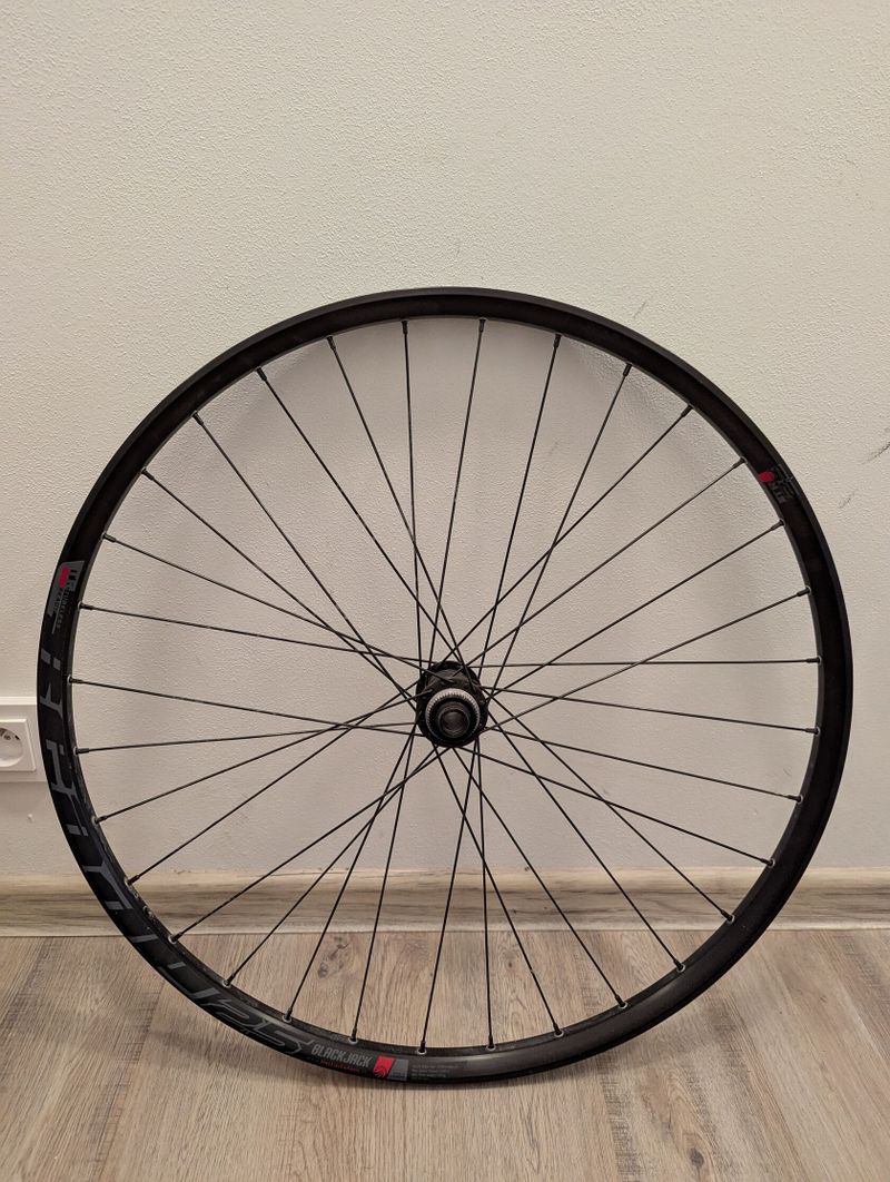 Zapletené kolo 27,5 osa 15x100