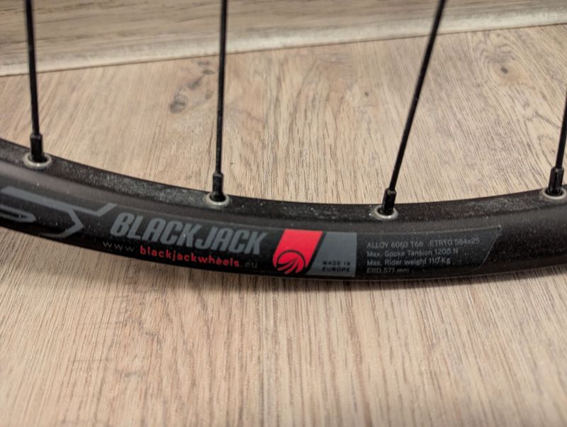 Zapletené kolo 27,5 osa 15x100