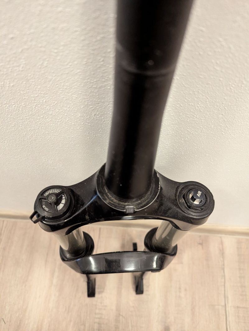 Vzduchová vidlice RST F1RST 27,5 120mm