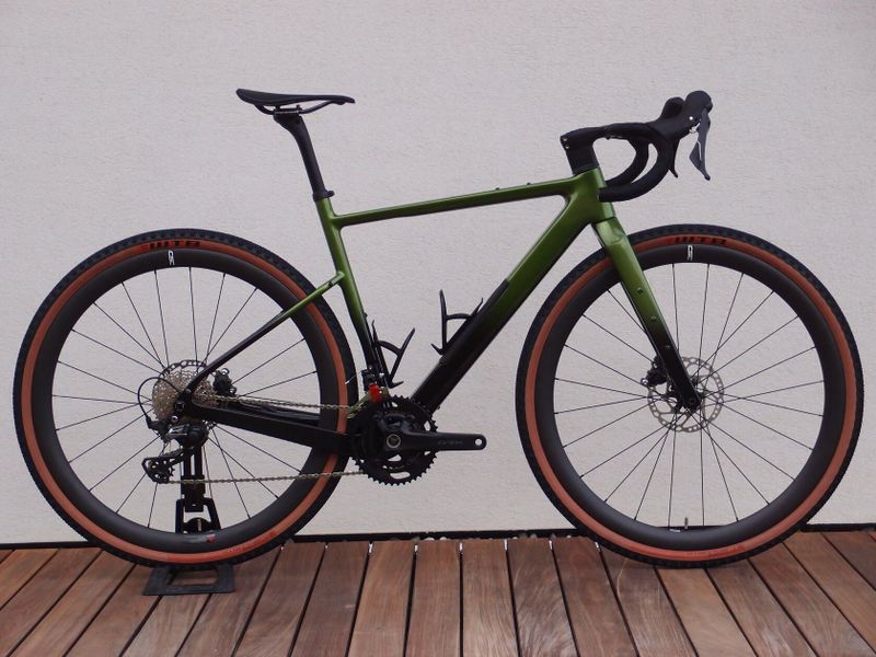 Carbon Gravel Custom 2025, Shimano GRX 2x11, S/M (170-180cm), 8,5 kg, karbon kola