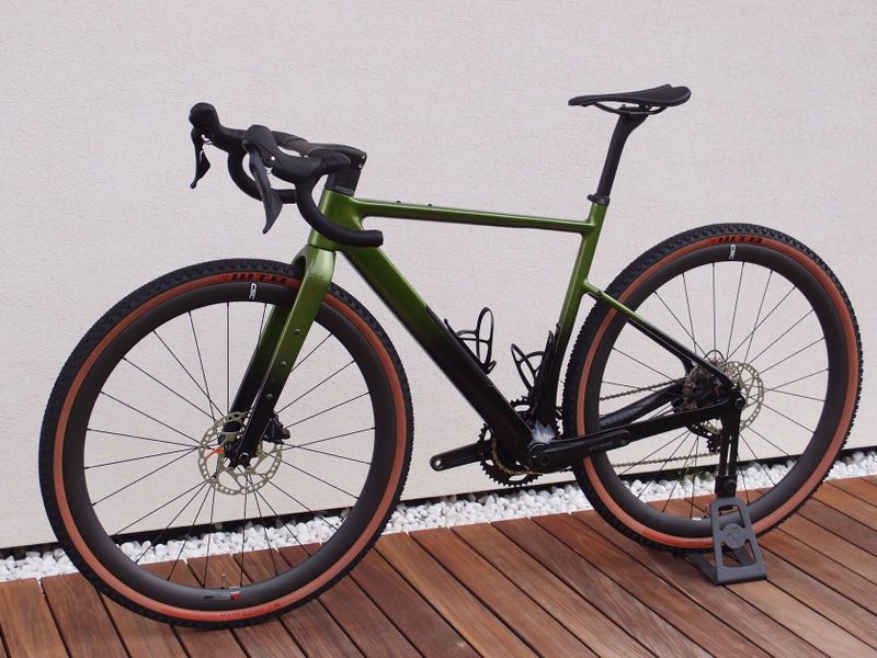 Carbon Gravel Custom 2025, Shimano GRX 2x11, S/M (170-180cm), 8,5 kg, karbon kola