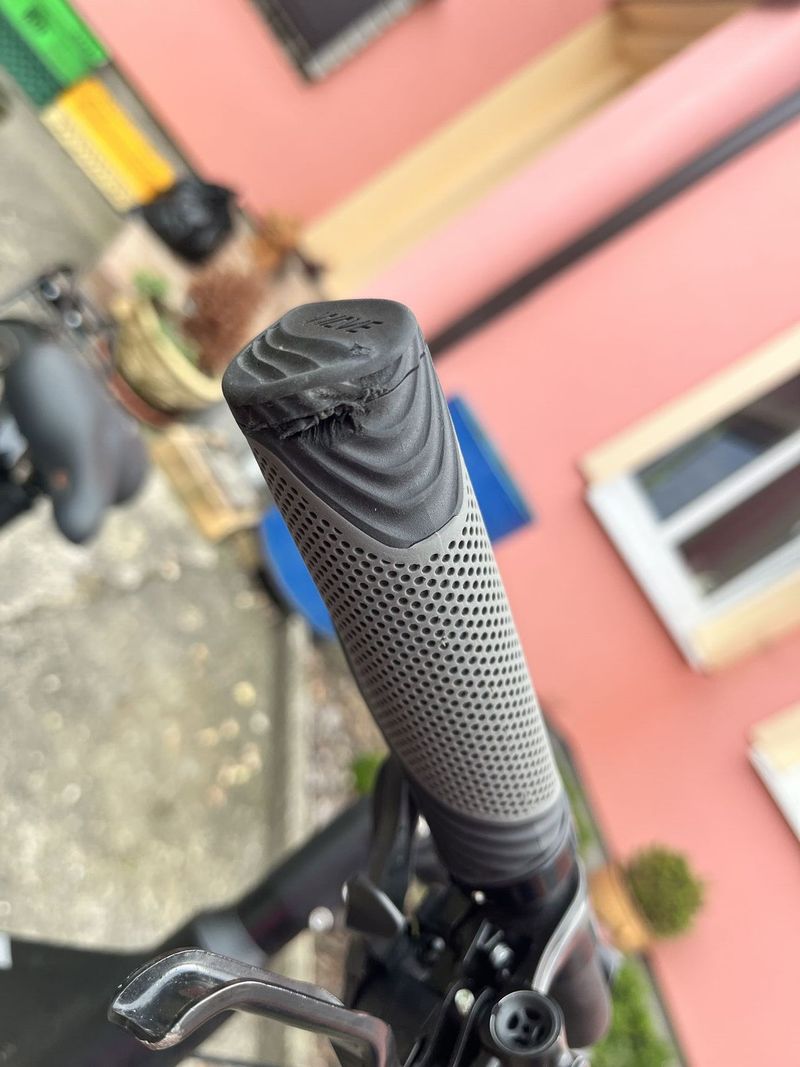 Městské elektrokolo KELLYS ESTIMA 