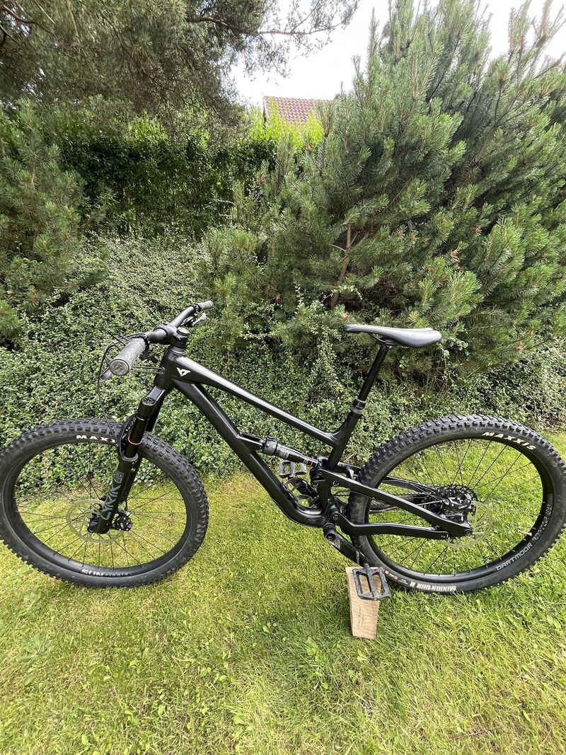 Yt yndustries jeffsy core 1 s industry nine hydra 