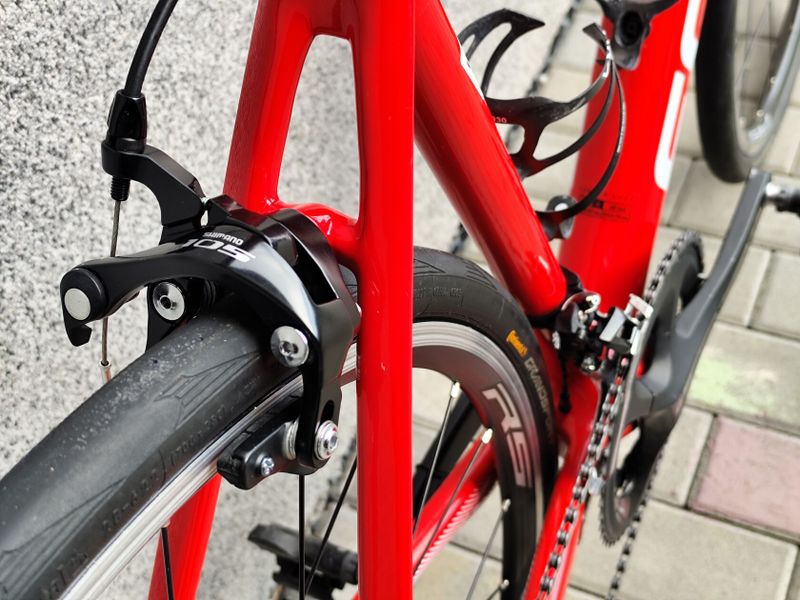 Focus Izalco Race