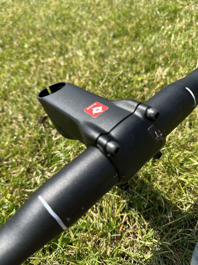 SILNIČNÍ ŘIDÍTKA BONTRAGER COMP + PŘEDSTAVEC TREK RCS PRO BLENDR
