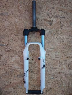 Odpružená vidlice SR Suntour XCM 30