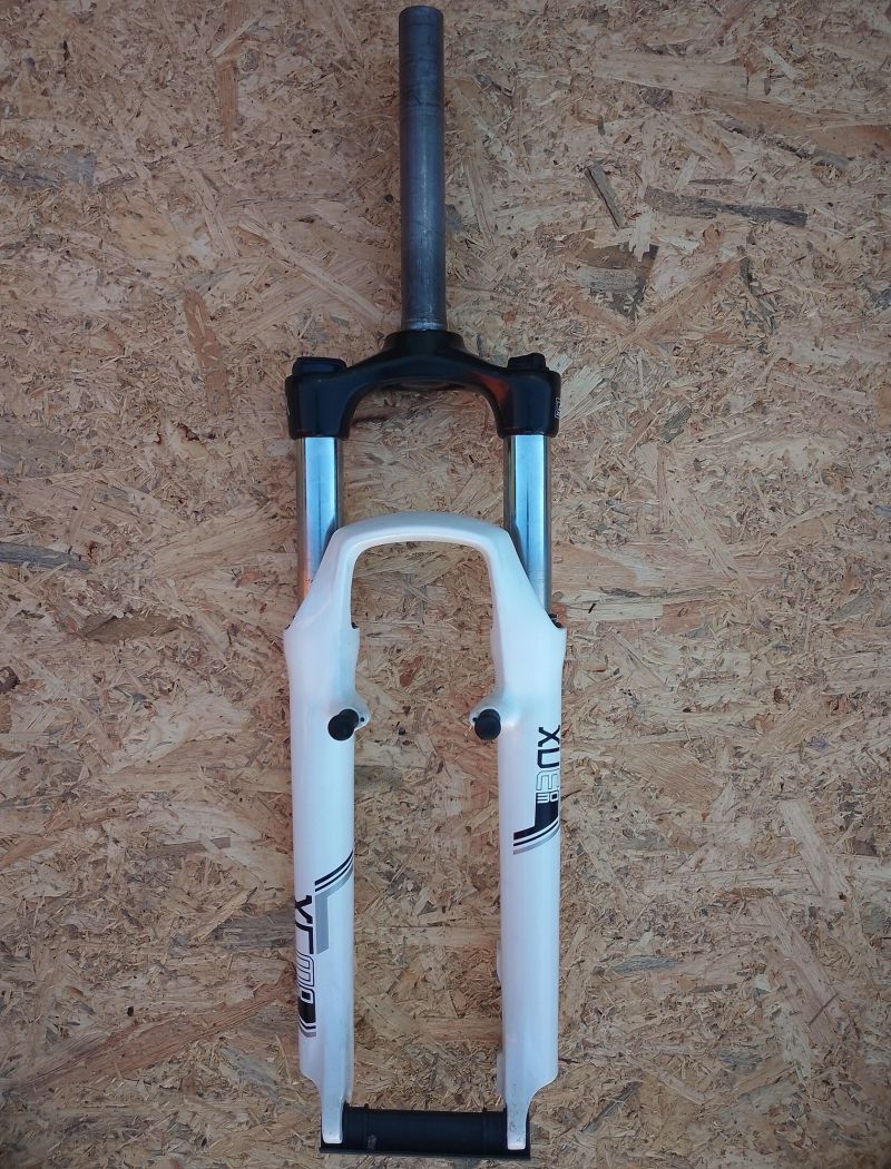 Odpružená vidlice SR Suntour XCM 30