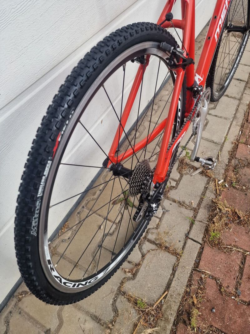Zavodni cyklocroska Merida, velikost 48