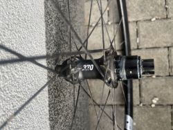 Zapletená kola DT Swiss E1800, 30mm, náboje DT Swiss 370, XD ořech