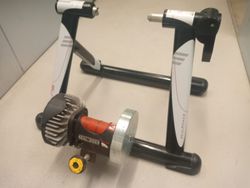 Trenažér Elite Realpower + zapletené kolo