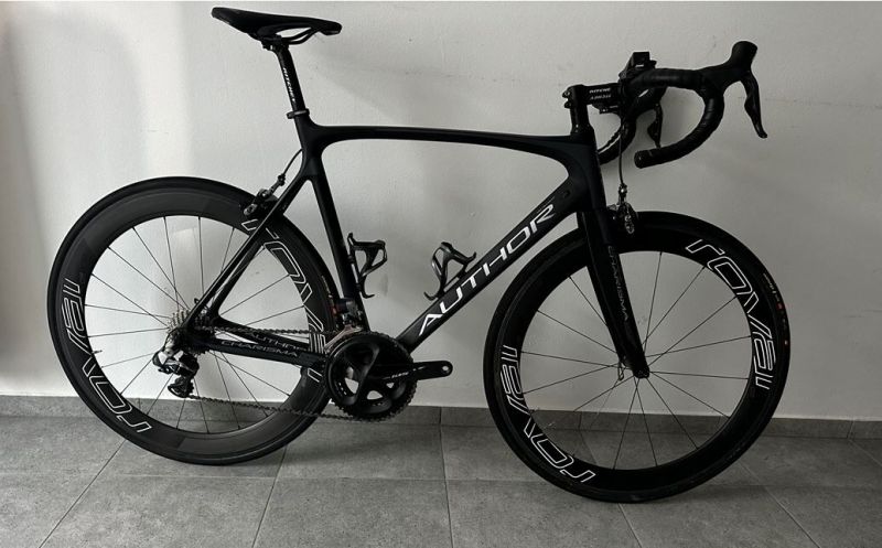 Author Charisma Dura - Ace Di2 / ROVAL Karbony