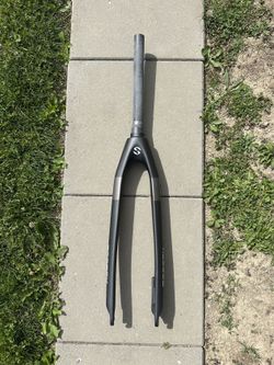 Pevná karbonová vidlice 26”/27,5”