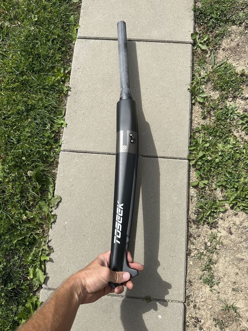 Pevná karbonová vidlice 26”/27,5”
