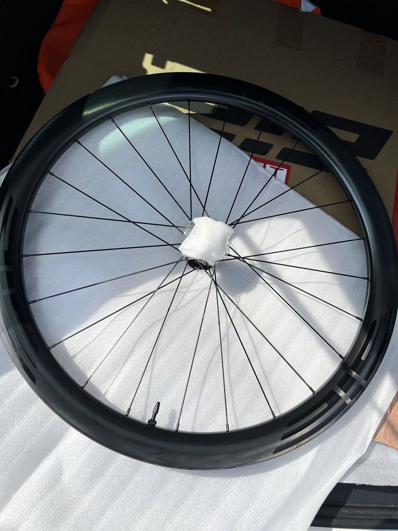 silnicni kolo Focus Izalco Race Carbon 2020