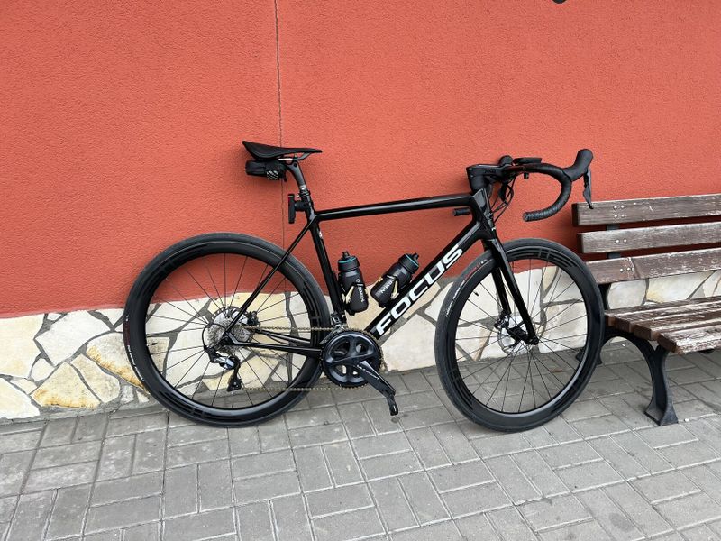 silnicni kolo Focus Izalco Race Carbon 2020