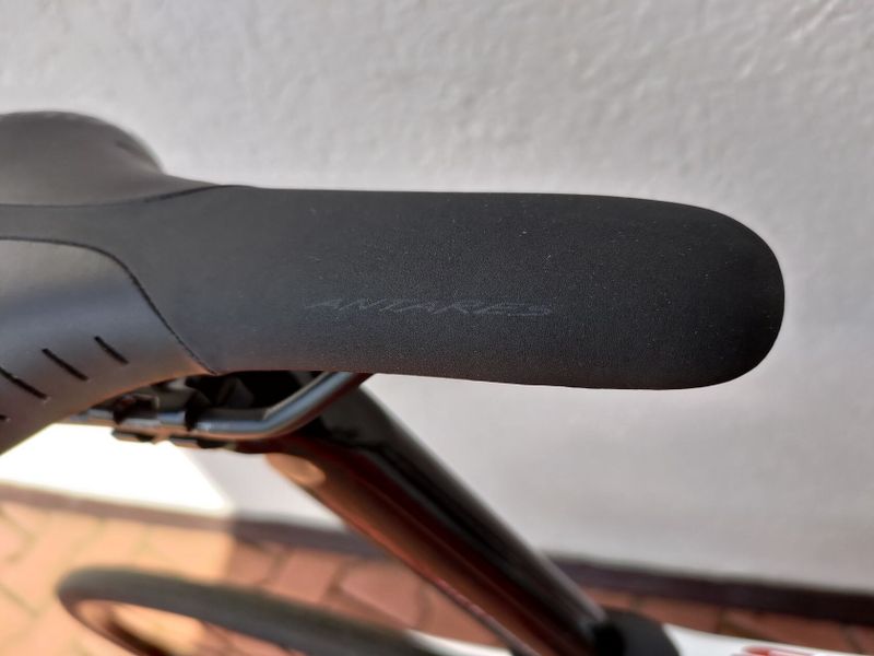 Prodám silničku CECCOTTI velikost 56, kotouče / Shimano Ultegra 2/11