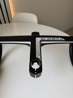 Nový kokpit Deda Alanera DCR Team