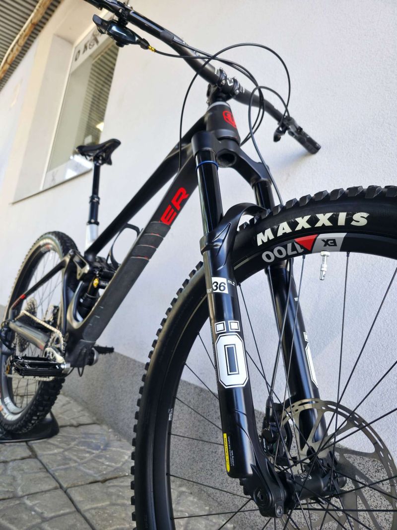 Horské kolo Mondraker Foxy Carbon RR 2021 29”