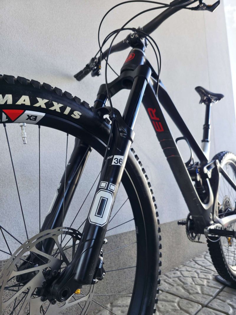Horské kolo Mondraker Foxy Carbon RR 2021 29”