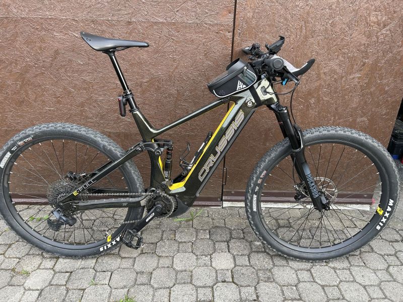 Prodám celoodpružené horské elektrokolo Crussis e-Full 12.9 karbon v záruce najeto 800 km