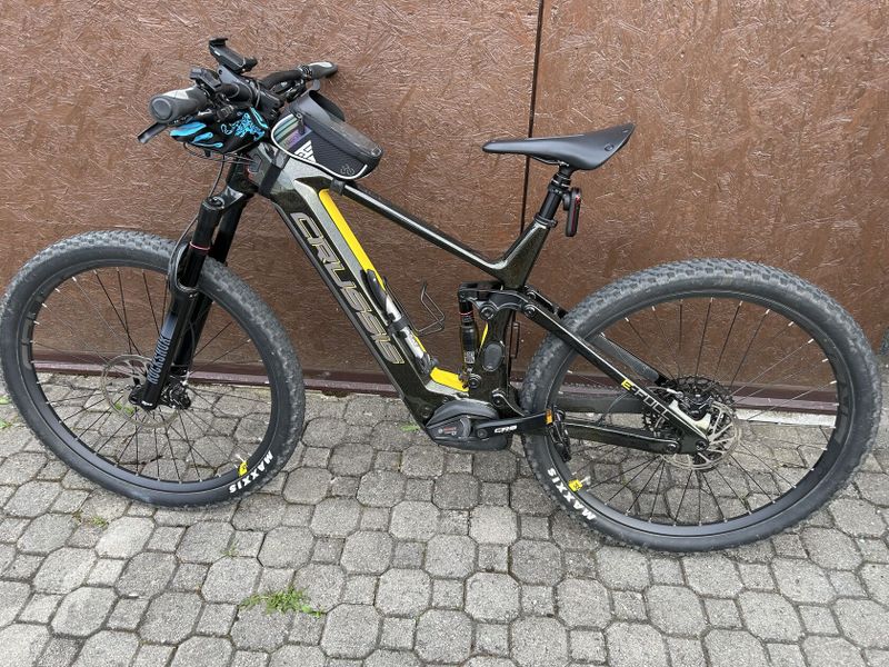 Prodám celoodpružené horské elektrokolo Crussis e-Full 12.9 karbon v záruce najeto 800 km