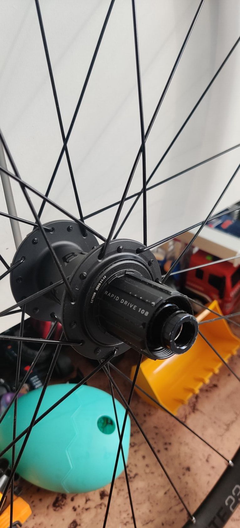 Zadní kolo Bontrager Kovee Elite 23, Rapid Drive 108