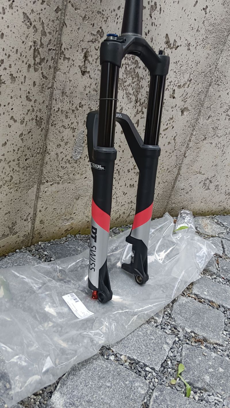 vidlice 27,5 DT Swiss XMM Cross Mount OPM pro kola 120mm osa 15x100mm váha 1570g Open-Drive-Lock NOV