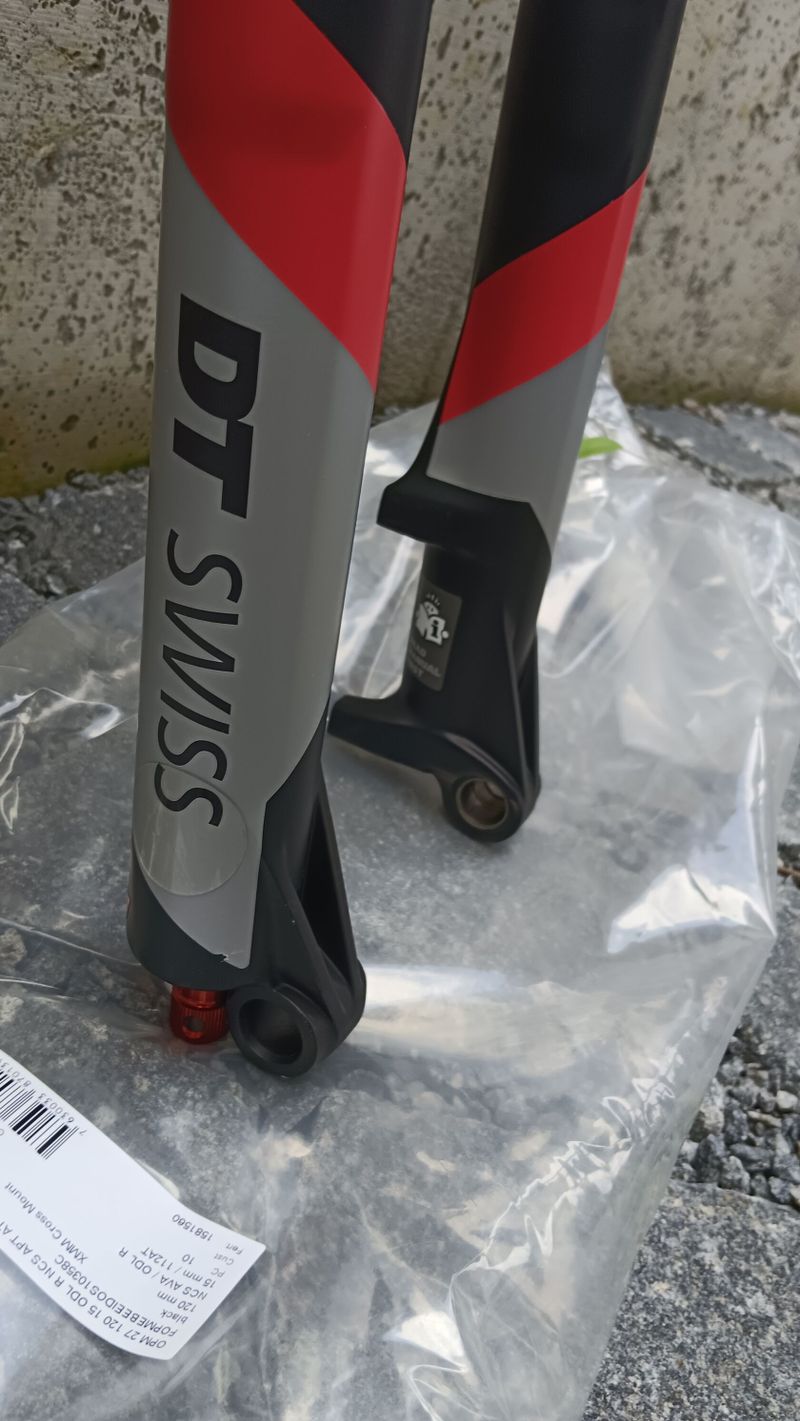 vidlice 27,5 DT Swiss XMM Cross Mount OPM pro kola 120mm osa 15x100mm váha 1570g Open-Drive-Lock NOV