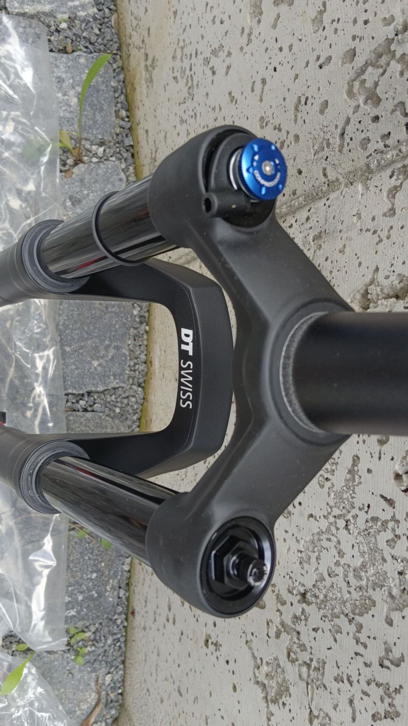 vidlice 27,5 DT Swiss XMM Cross Mount OPM pro kola 120mm osa 15x100mm váha 1570g Open-Drive-Lock NOV