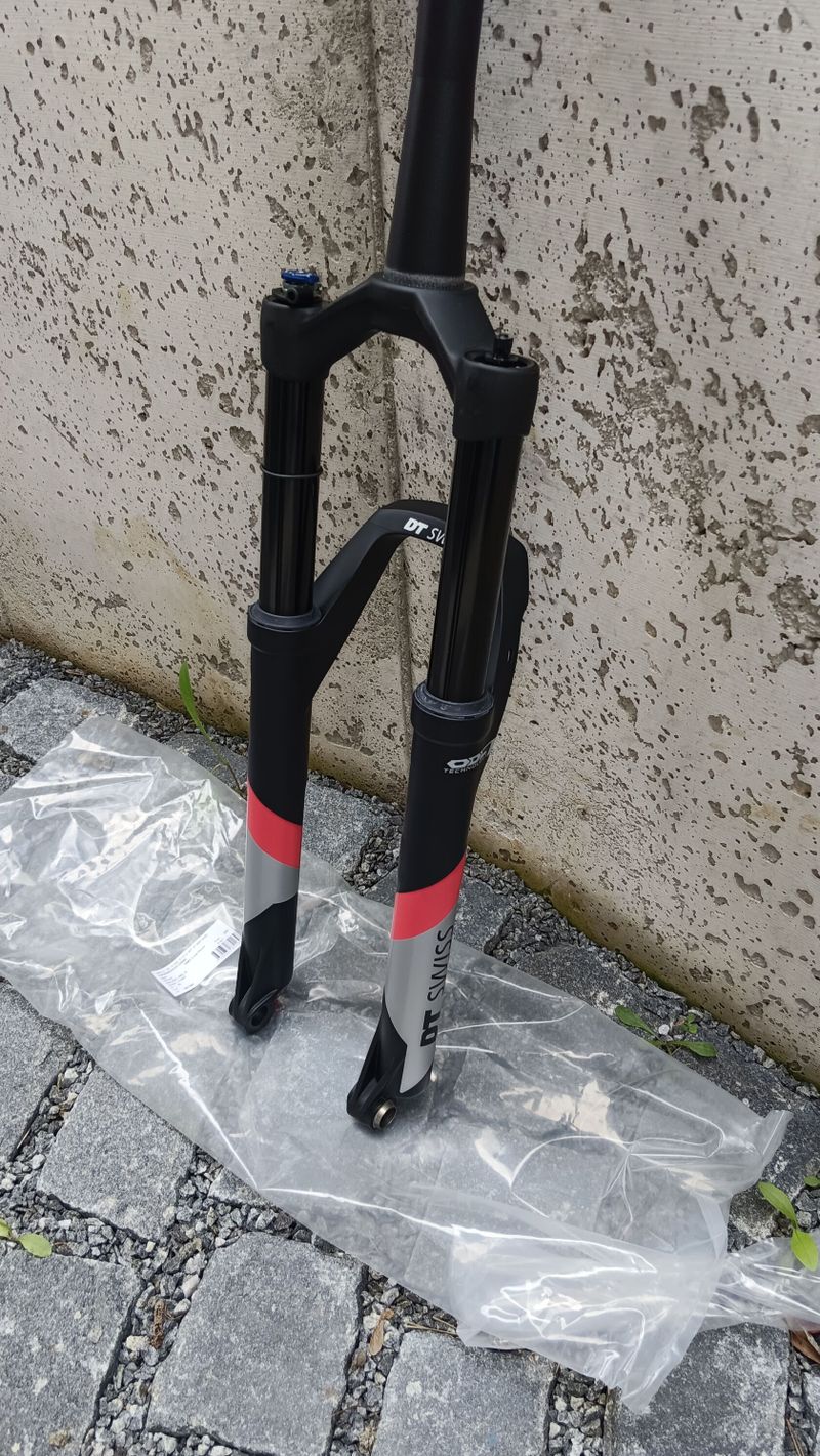 vidlice 27,5 DT Swiss XMM Cross Mount OPM pro kola 120mm osa 15x100mm váha 1570g Open-Drive-Lock NOV