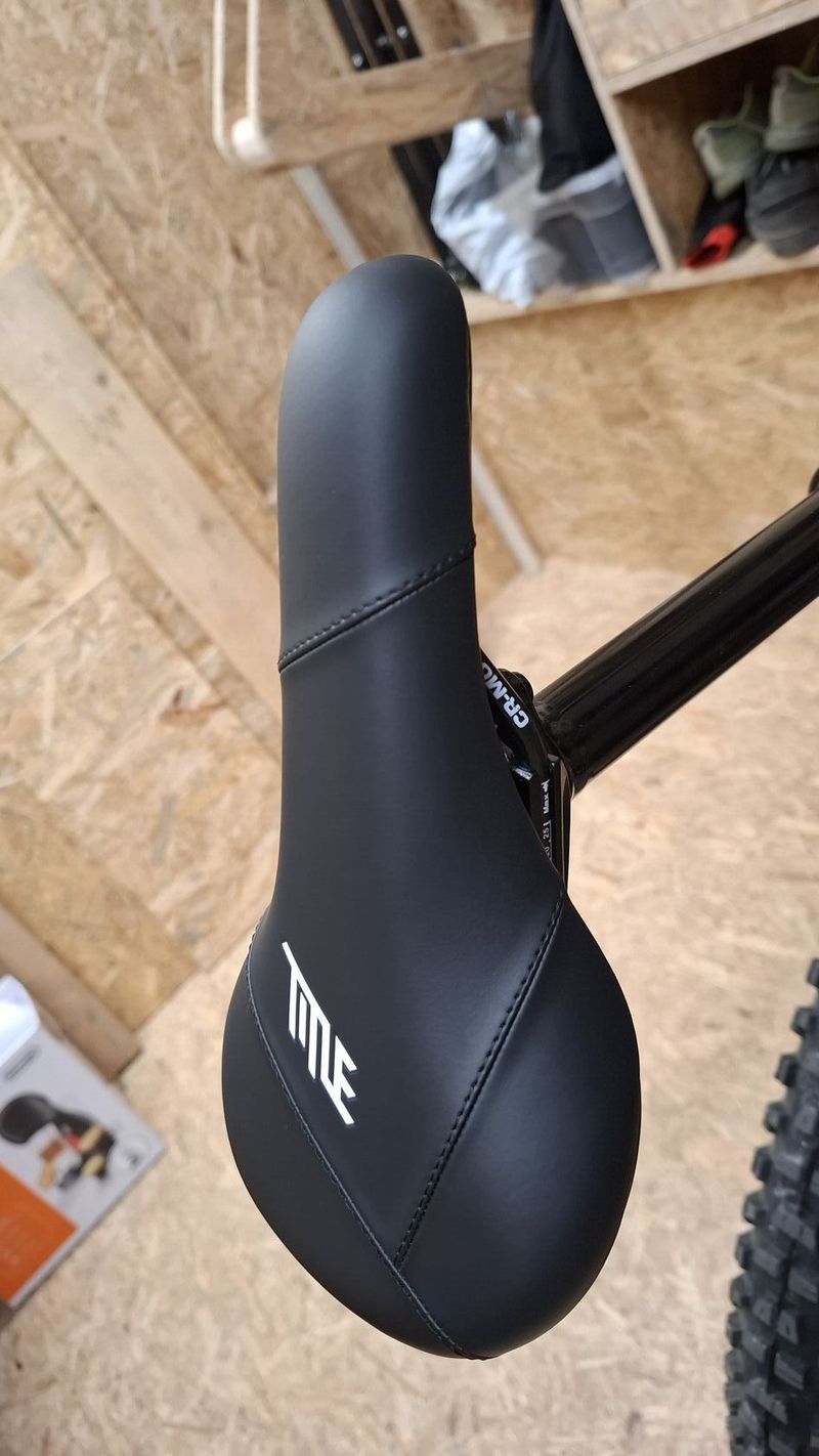 Sedlo Title MTB JS1 (černá)