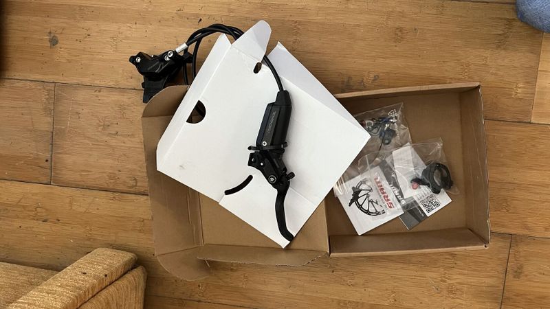 Sram Code Silver Stealth prední a zadní brzda. Nové !!!