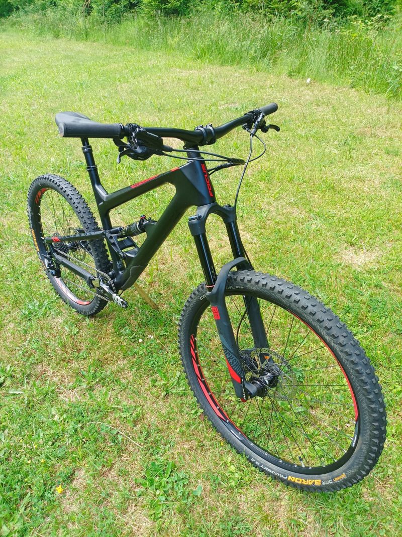 FOCUS SAM Carbonu 27,5 vel. L