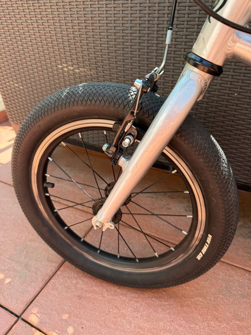 Ultra lehké dětské kolo 16" s dokonalou geometrii pro malé jezdce 